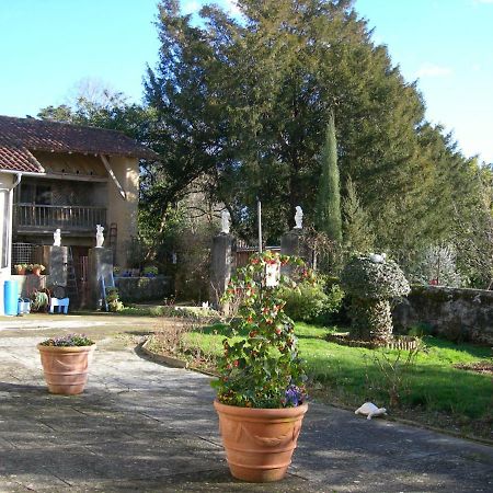 Bed and Breakfast Sous La Glycine Miélan Esterno foto