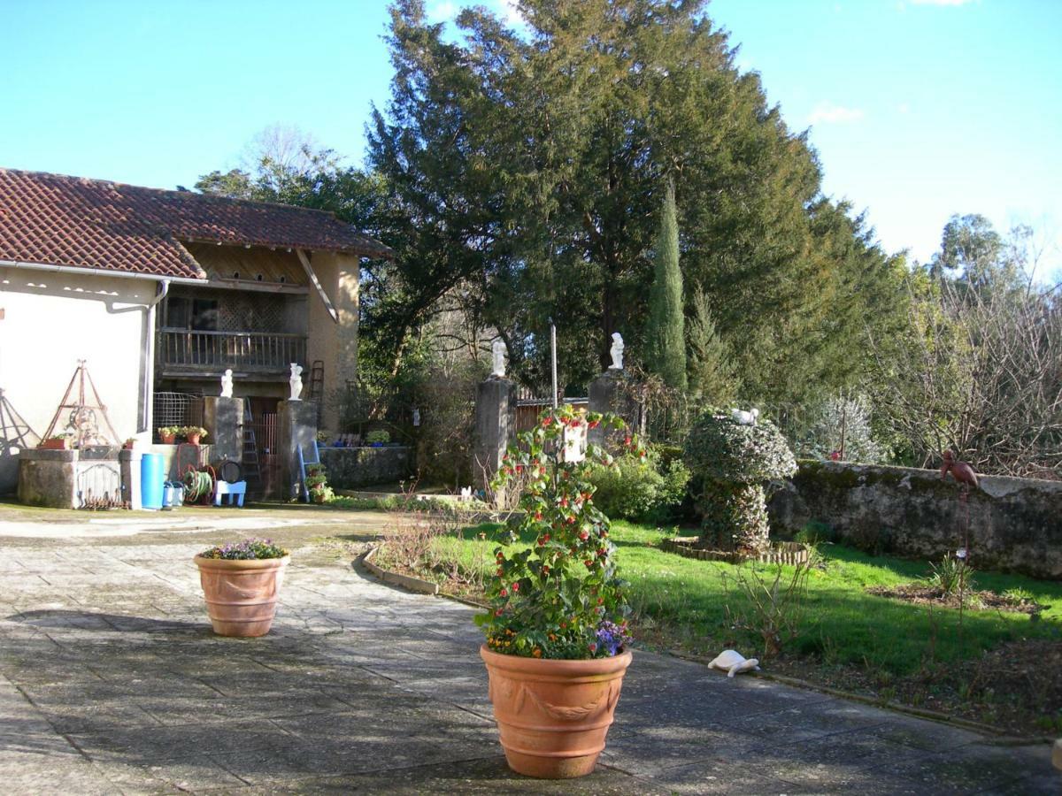 Bed and Breakfast Sous La Glycine Miélan Esterno foto