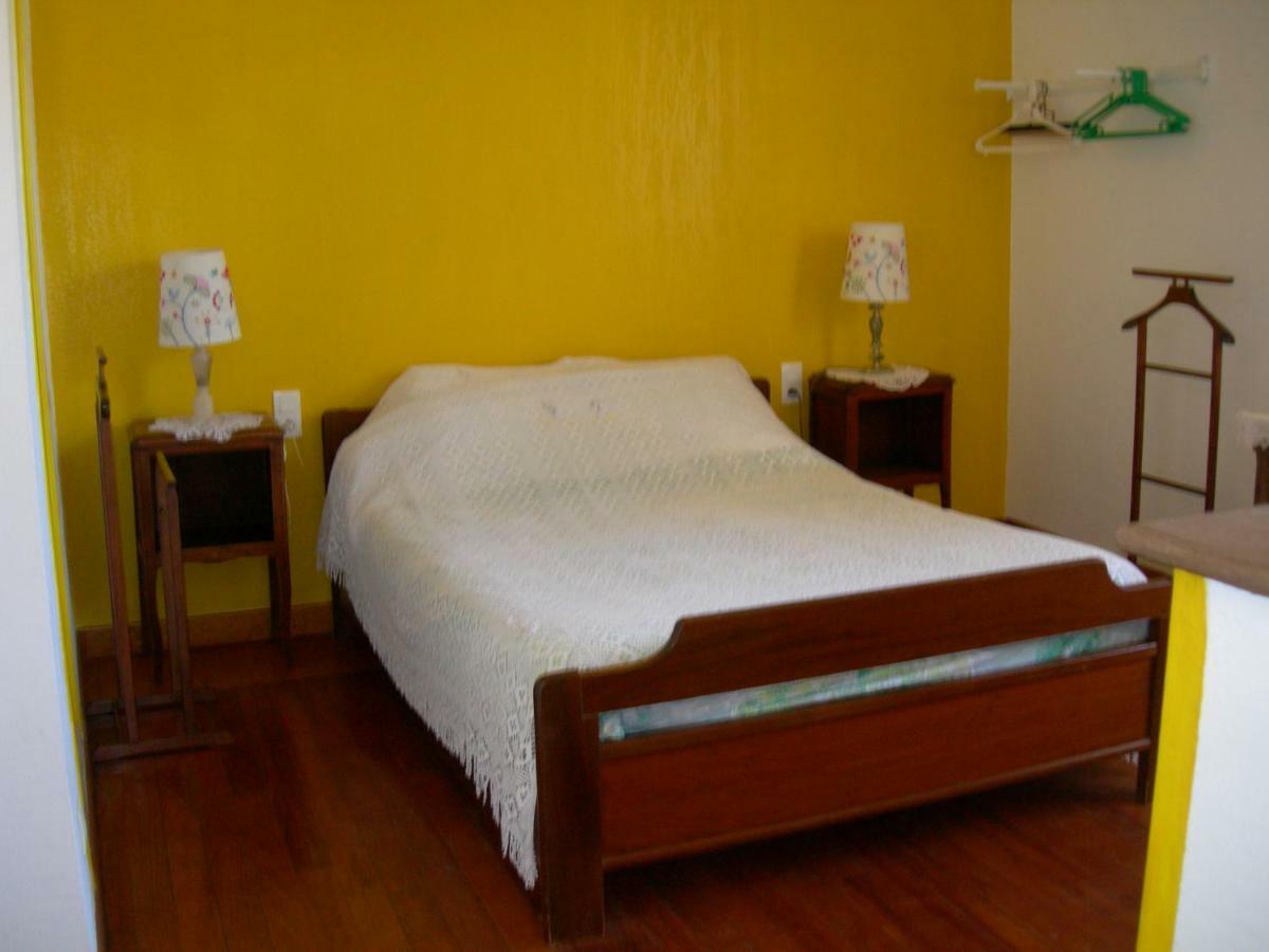 Bed and Breakfast Sous La Glycine Miélan Esterno foto