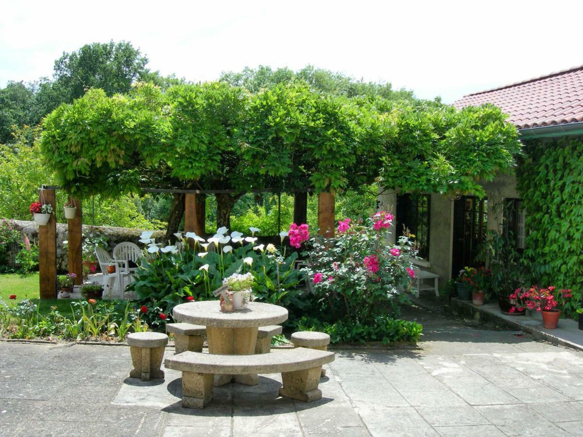 Bed and Breakfast Sous La Glycine Miélan Esterno foto