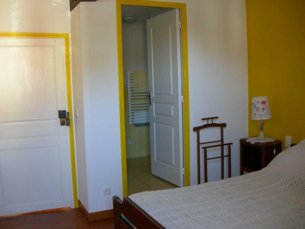 Bed and Breakfast Sous La Glycine Miélan Esterno foto