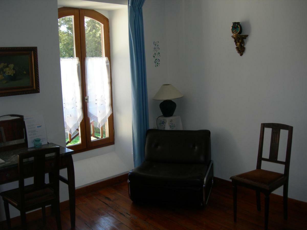 Bed and Breakfast Sous La Glycine Miélan Esterno foto