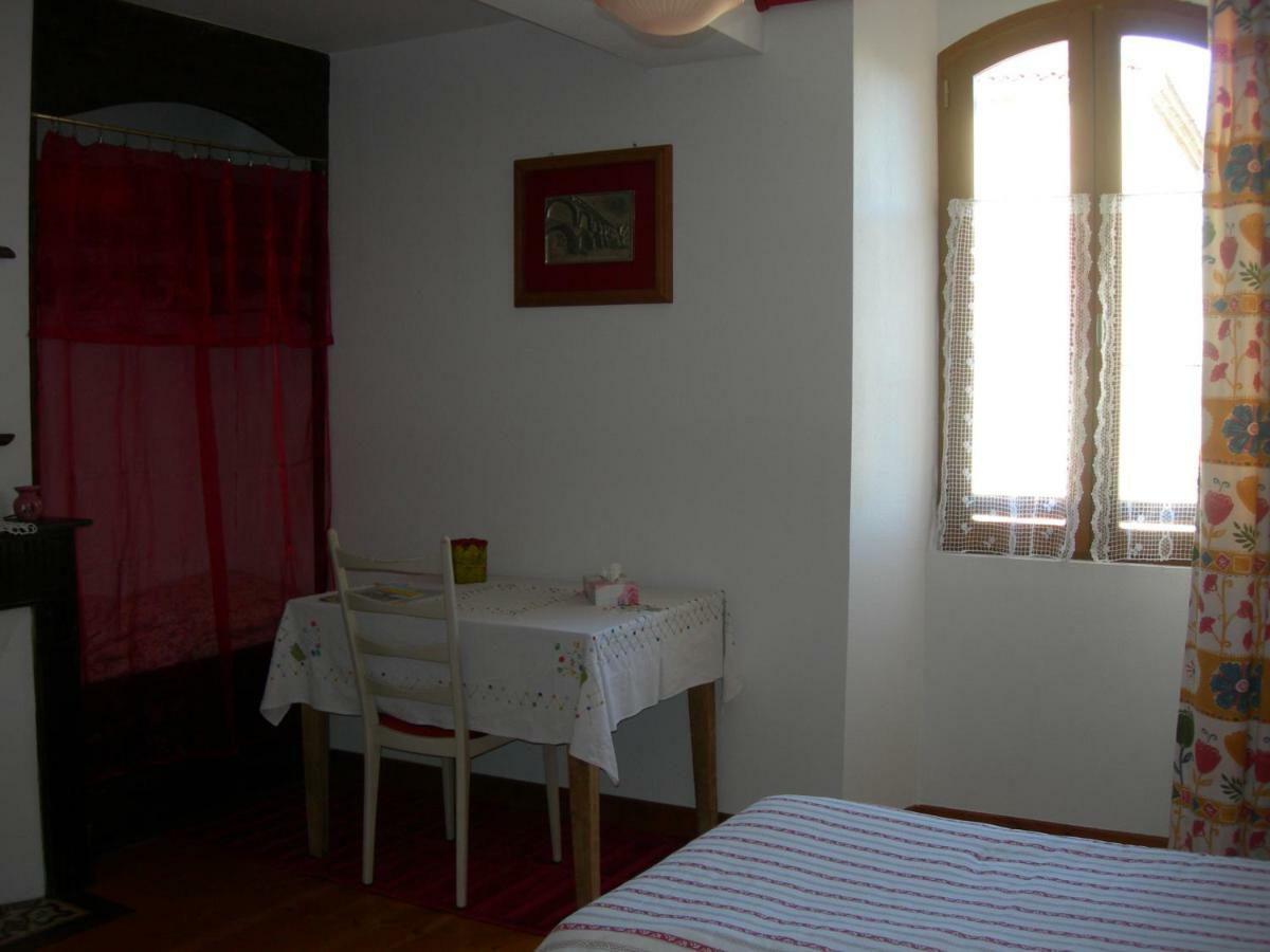 Bed and Breakfast Sous La Glycine Miélan Esterno foto