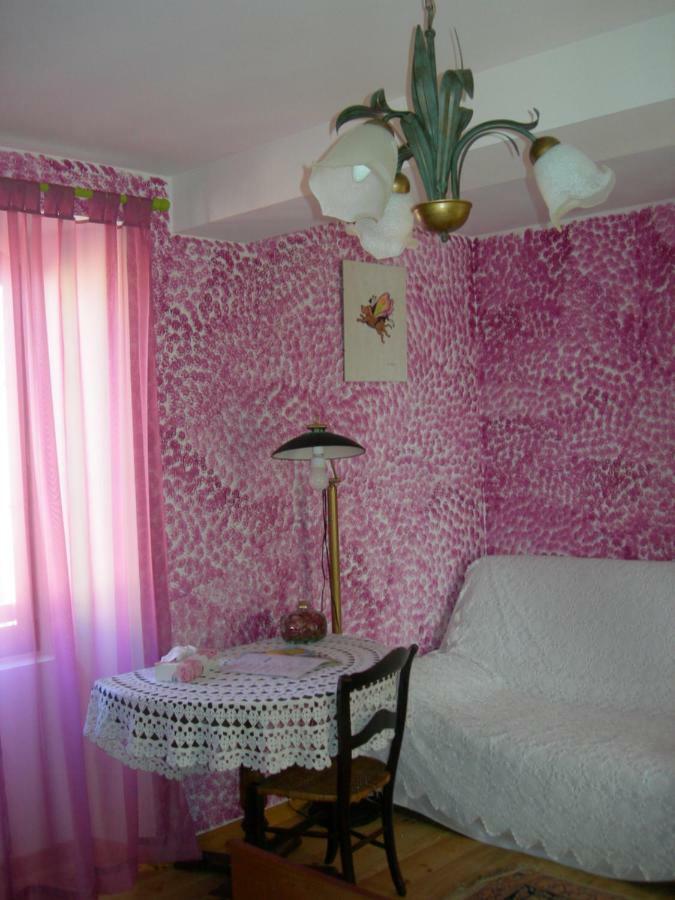 Bed and Breakfast Sous La Glycine Miélan Esterno foto