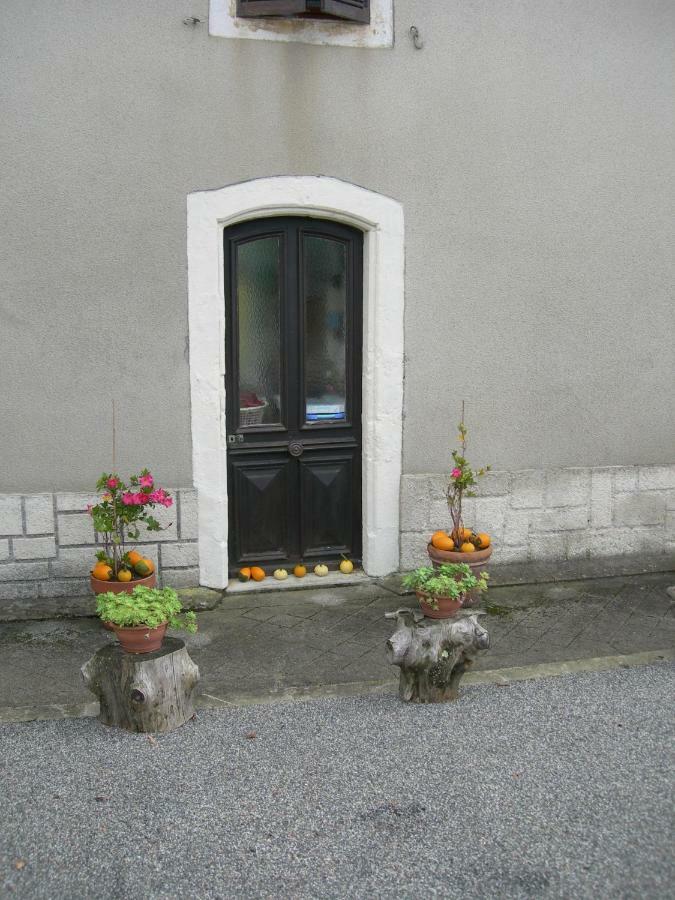 Bed and Breakfast Sous La Glycine Miélan Esterno foto